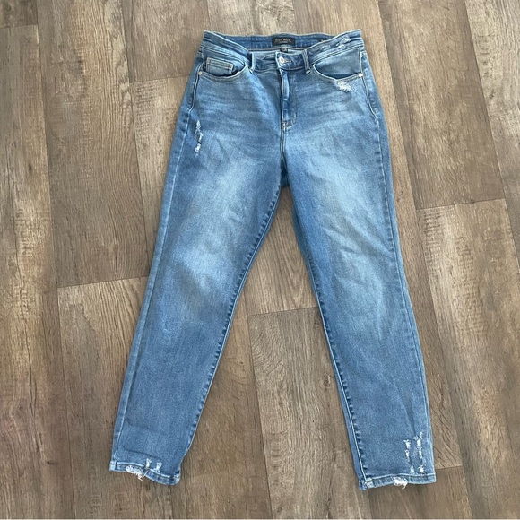 Judy Blue Casual Comfort High Rise Medium Wash Distressed Slim Leg Jeans 7/28 - Picture 2 of 13